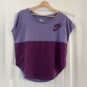 Women’s small Nike sportswear shirt